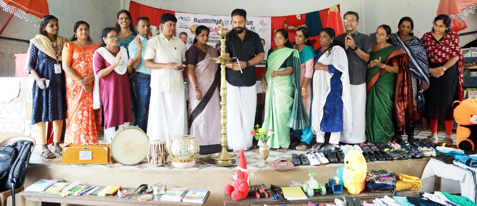 സ്വാപ്പ് ഷോപ്പ് ശ്രദ്ധേയമായി.
